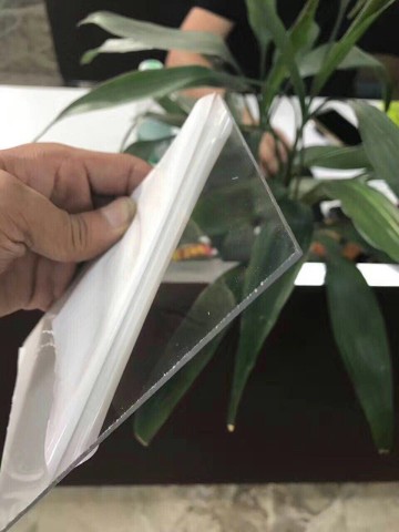 拱形屋頂上的采光帶老化變黃該怎么辦？